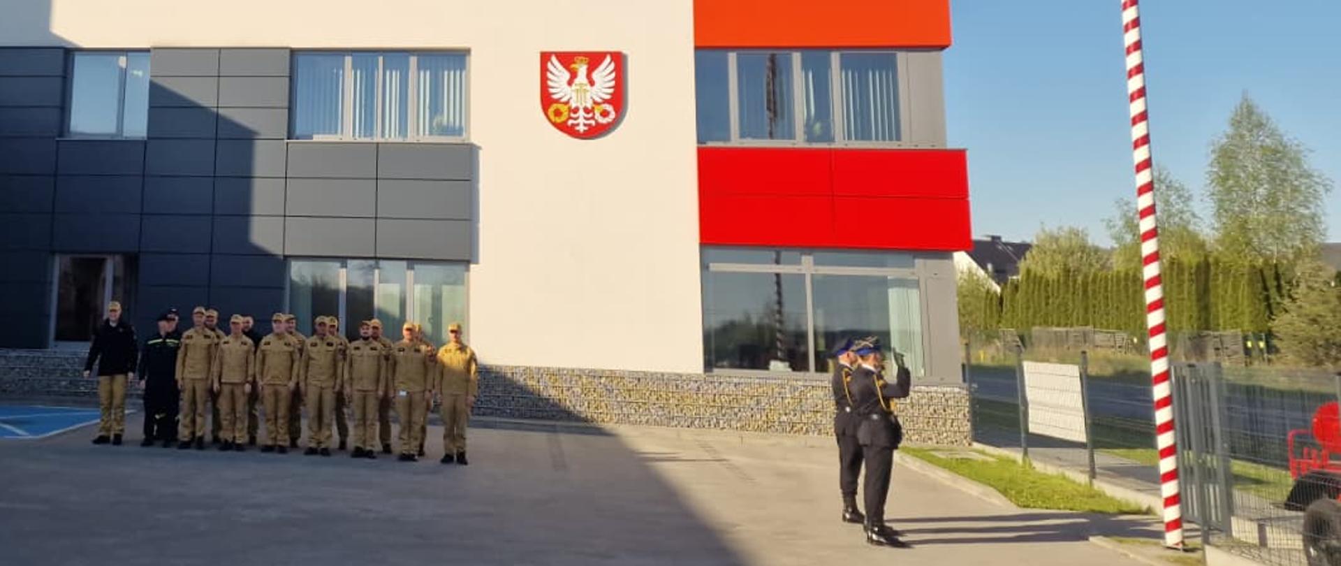 Uroczyste podniesienie Flagi Państwowej w KP PSP w Wieliczce