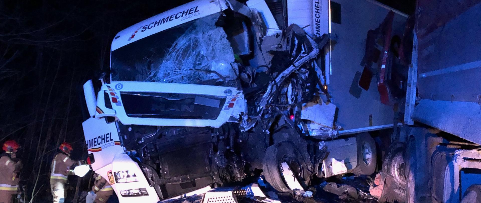 Zderzenie samochodów ciężarowych DK16