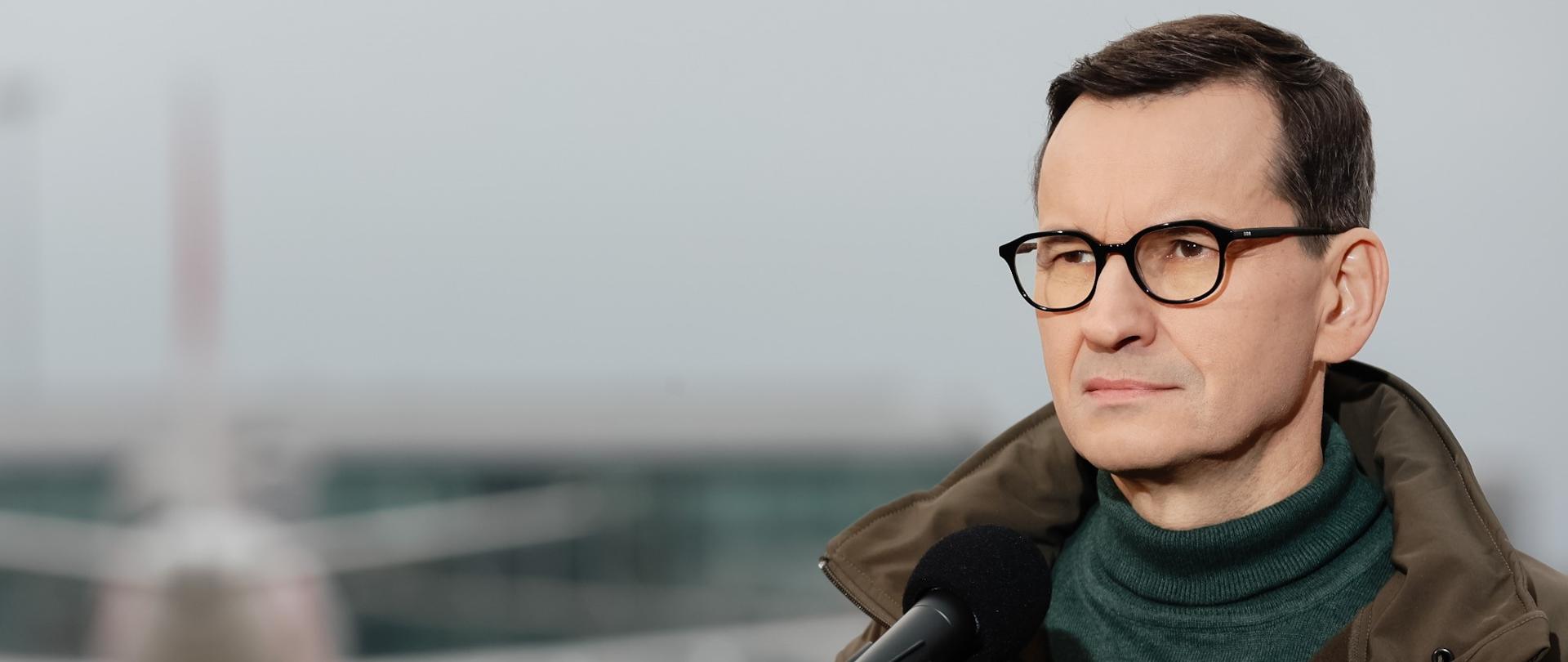 Premier Mateusz Morawiecki na konferencji prasowej.