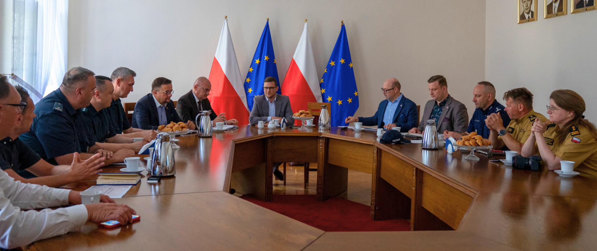 Odprawa Wojewody Kujawsko-Pomorskiego z przedstawicielami służb i instytucji zaangażowanych w zapewnienie bezpiecznego wypoczynku mieszkańców regionu. 