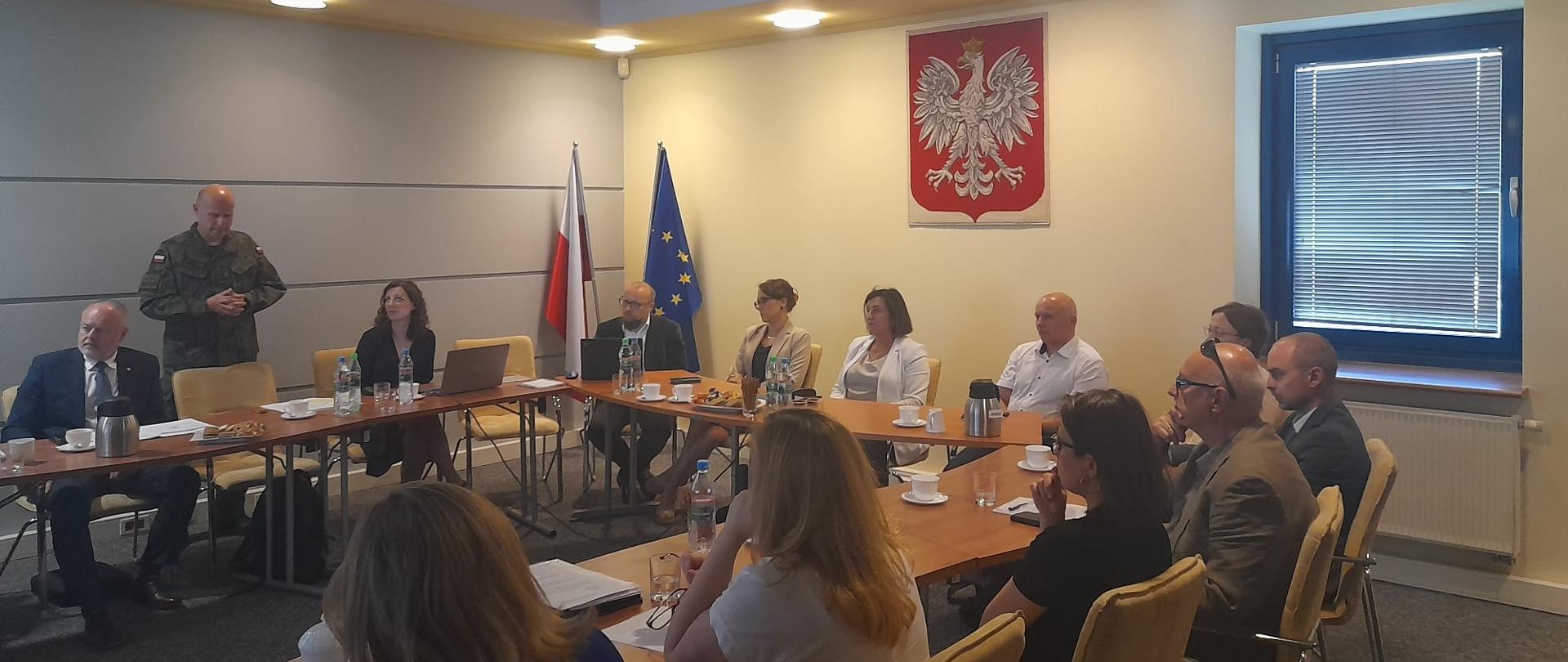 Zdjęcie przedstawia członków Rady IIP podczas posiedzenia.