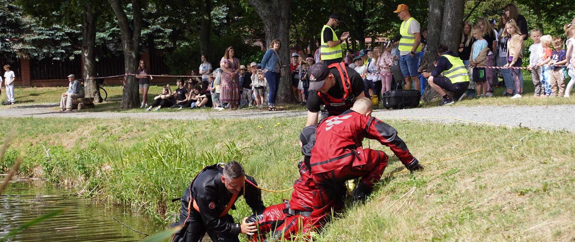 Bezpieczne wakacje ze strażakami