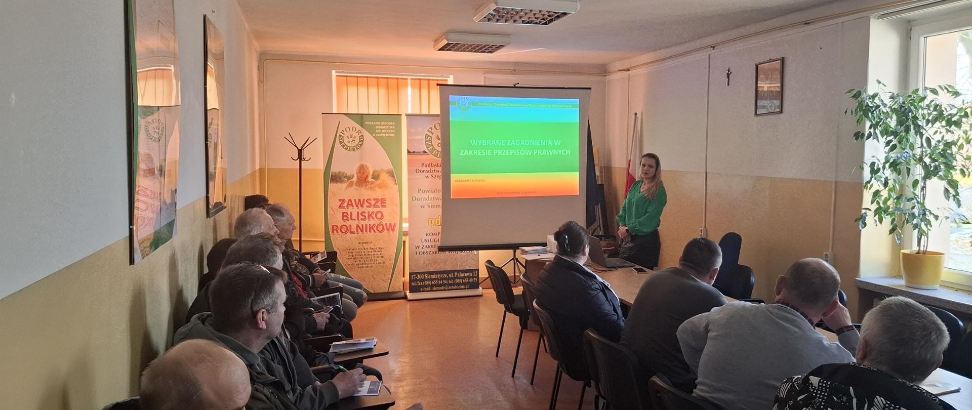 Uczestnicy szkolenia dla rolników w zakresie stosowania środków ochrony roślin.