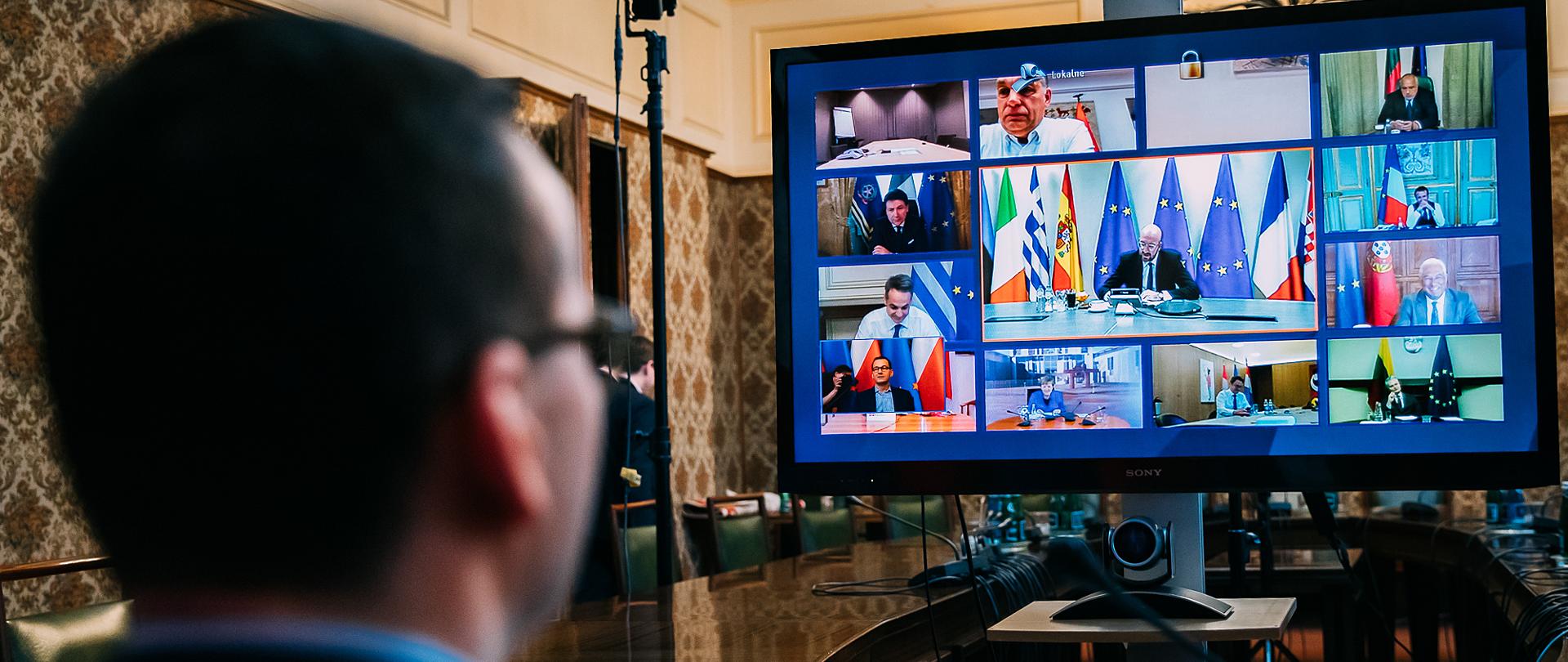 2020.03.17 Warszawa | Premier Mateusz Morawiecki wzial udzial w wideokonferencji czlonkow Rady Europejskiej z przewodniczacym Charlesem Michelem.
Fot: Krystian Maj/KPRM