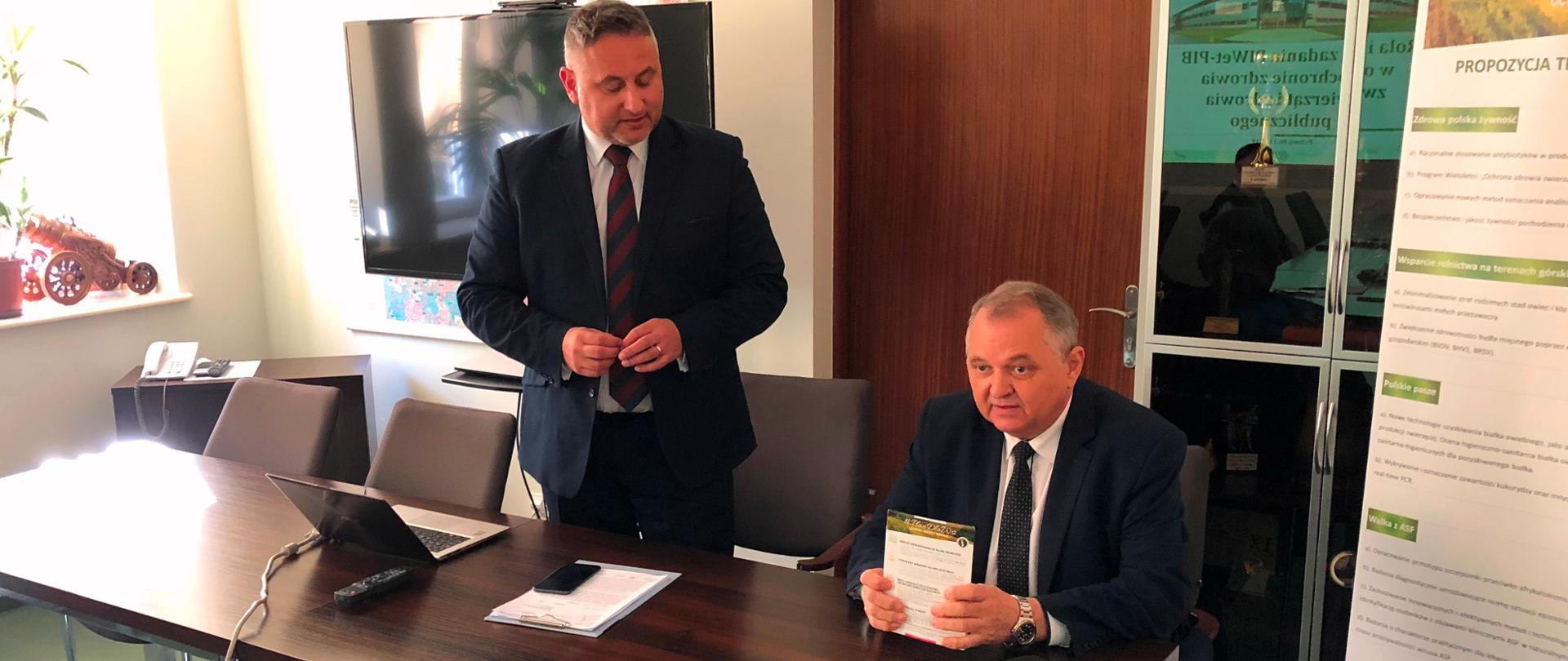 Dyrektor PIWet-PIB K. Niemczuk wita wiceministra R. Zarudzkiego