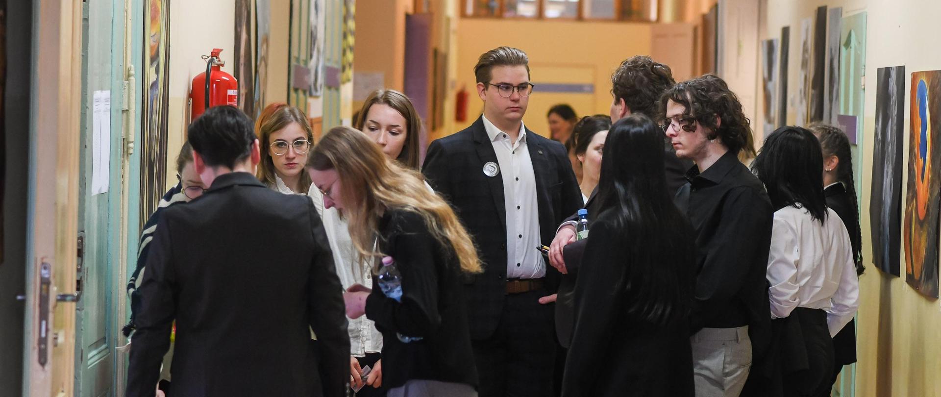 uczniowie PLSP w Gorzowie Wielkopolskim przystępują do pierwszego egzaminu maturalnego