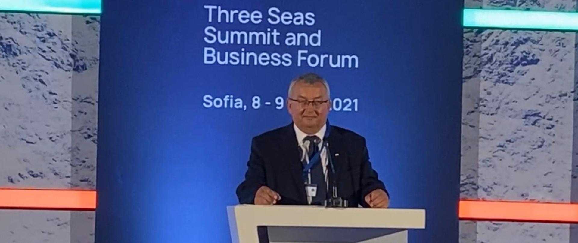 Minister Andrzej Adamczyk wziął udział w panelu dyskusyjnym dotyczącym transportu, odbywającym się w ramach szczytu Inicjatywy Trójmorza w Sofii