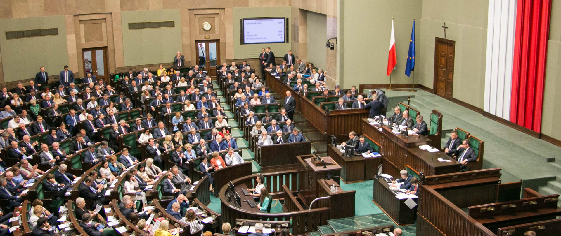 Widok na salę plenarną podczas 84. posiedzenia Sejmu