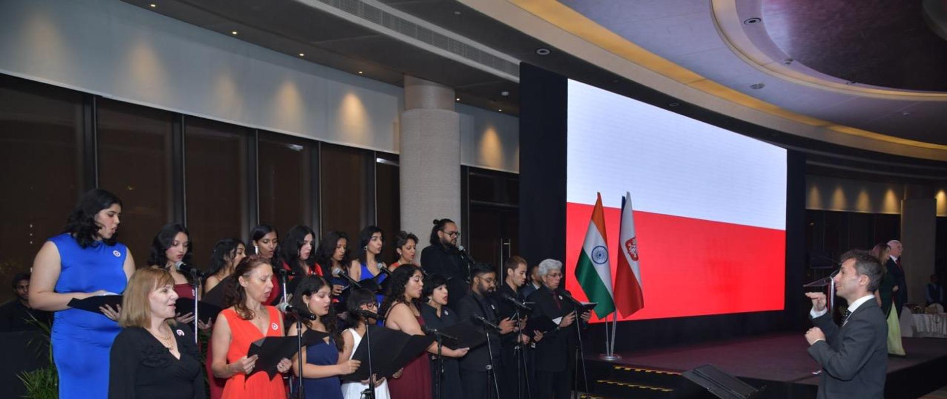Choir singing the national anthems of Poland, India and European Union