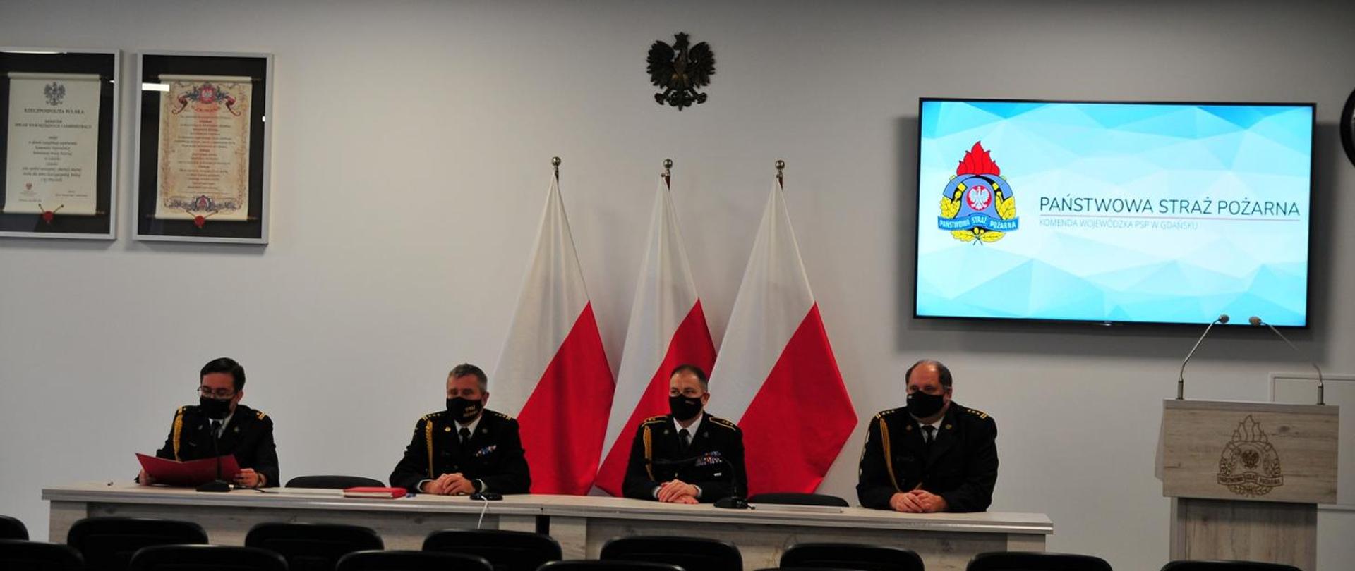 Zdjęcie przedstawia kierownictwo KW PSP w Gdańsku podczas wideokonferencji.