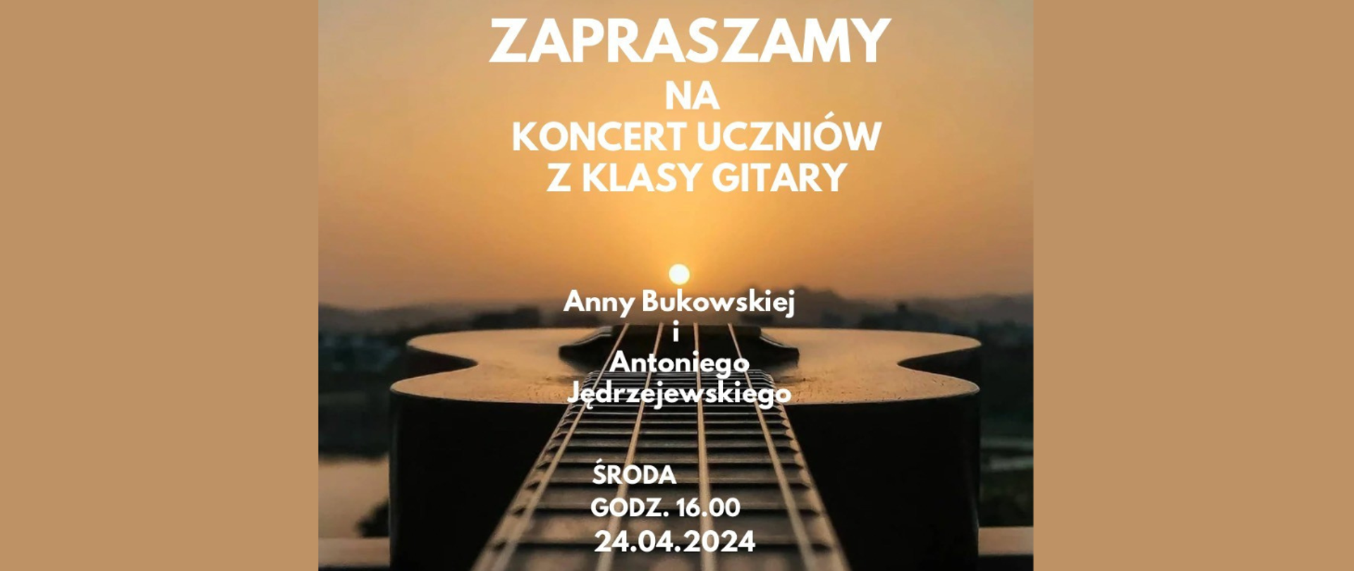 Tło żółte a na nim po środku zdjęcie w sepii - leżące ukulele i widok od gryfu, a w tle zachodzące słońce. Treść banera: Zapraszamy na Koncert uczniów z klasy gitary Anny Bukowskiej i Antoniego Jędrzejewskiego 24.04.2024 środa godz. 16:00.