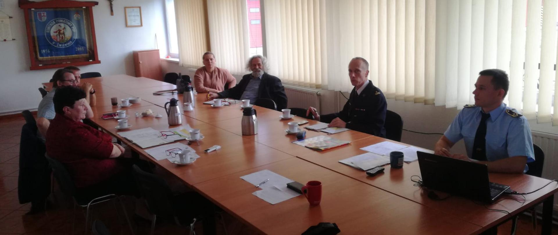 Zdjęcie ze spotkania z Komendantami Gminnymi ZOSP RP z powiatu świdwińskiego w KP PSP Świdwin