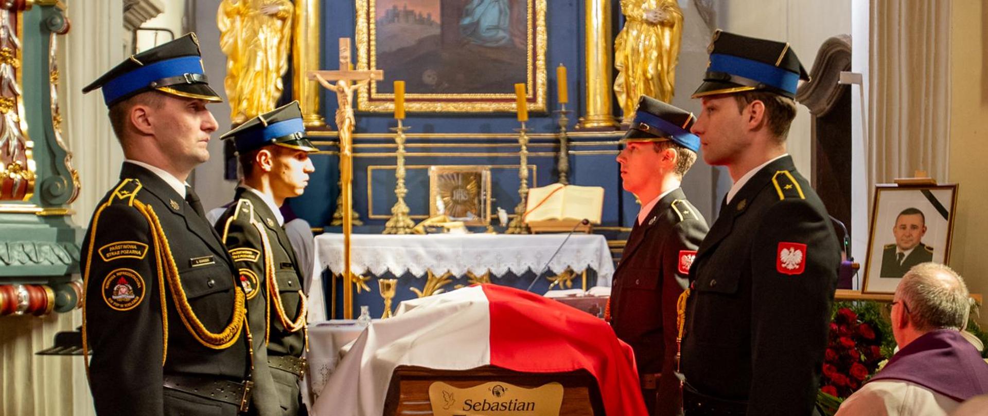 Zdjęcia przedstawia uroczystości pogrzebowe.