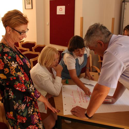 trwa szkolenie osób odpowiedzialnych za przekazanie wiedzy o sposobach przygotowania podstawy programowej dla szkół