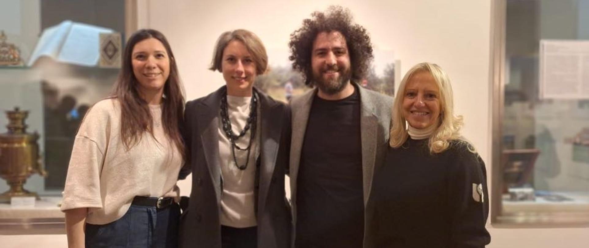 cztery osoby, w tym jeden mężczyzna