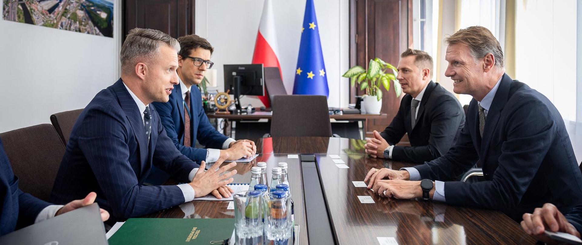 Spotkanie wiceministra infrastruktury Arkadiusza Marchewki z prezesem Mediterranean Shipping Company (MSC) Sorenem Toftem