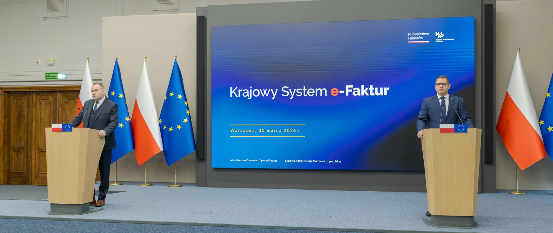 Marcin Łoboda Szef KAS i Zbigniew Stawicki zastępca szefa KAS podczas konferencji prasowej w Ministerstwie Finansów nt. wdrożenia II etapu Krajowego Systemu e-Faktur