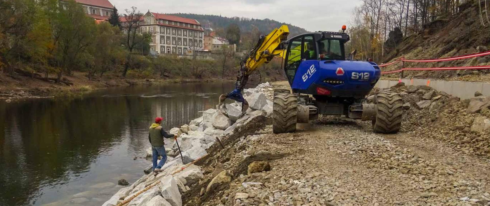 Zabezpieczenie wyrwy na brzegu prawym koryta rzeki Nysa Kłodzka na terenie miasta Bardo, na wys. ul. Skalnej