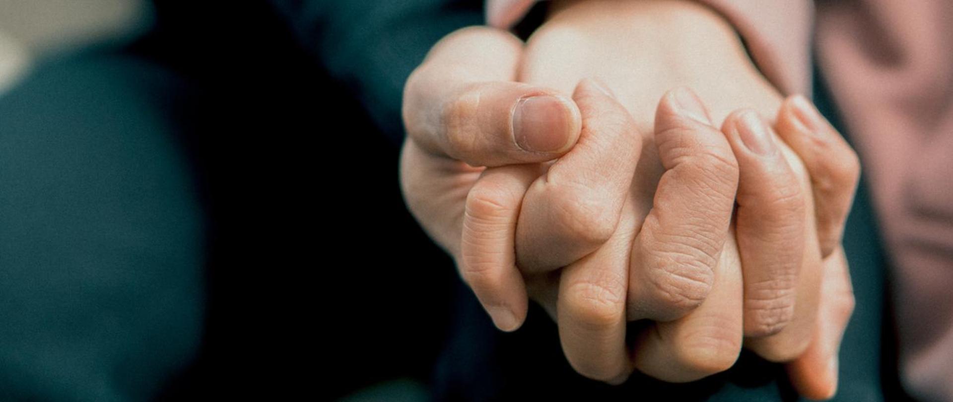 pomocna dłoń. uścisk 