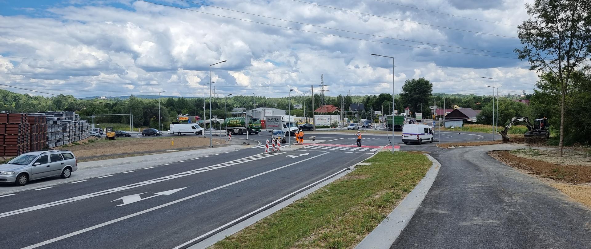 widok na rondo w Skawinie i drogi dojazdowe
