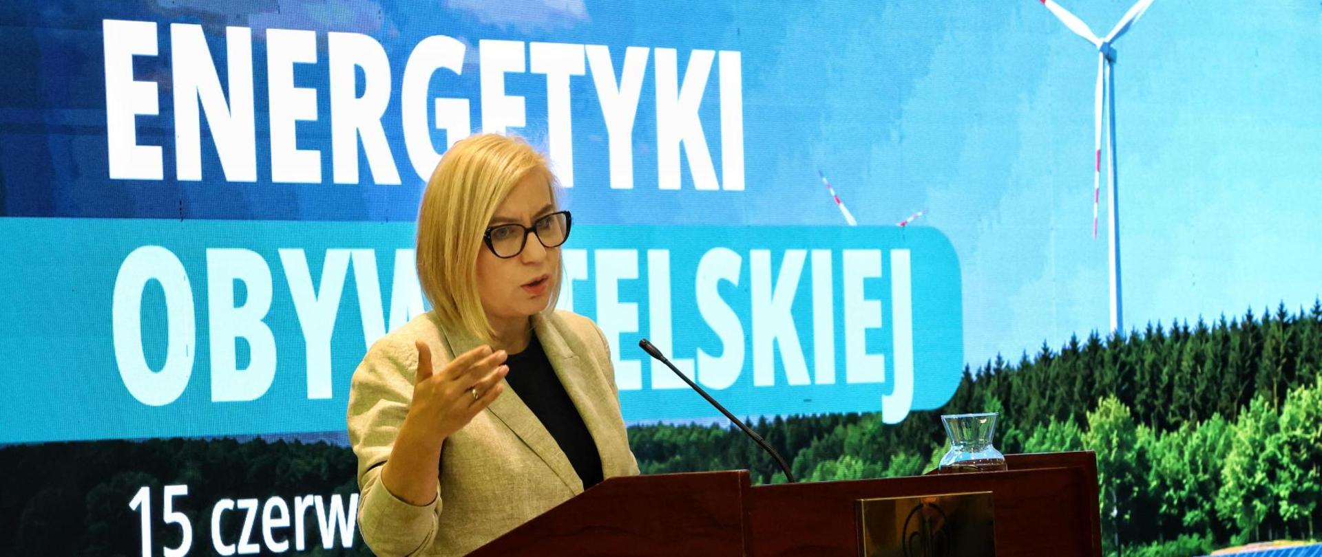 Ministra klimatu i środowiska Paulina Hennig-Kloska podpisała deklarację „Energia dla ludzi”