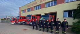 Na zdjęciu widać strażaków podczas uroczystego apelu z okazji 11 Listopada 