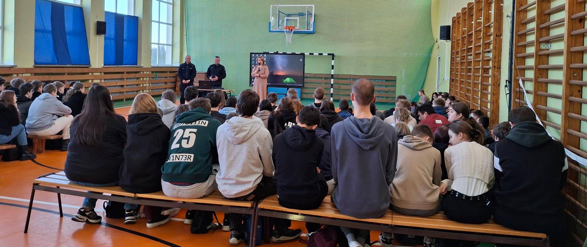 spotkanie profilaktyczne uczniów z funkcjonariuszami Policji