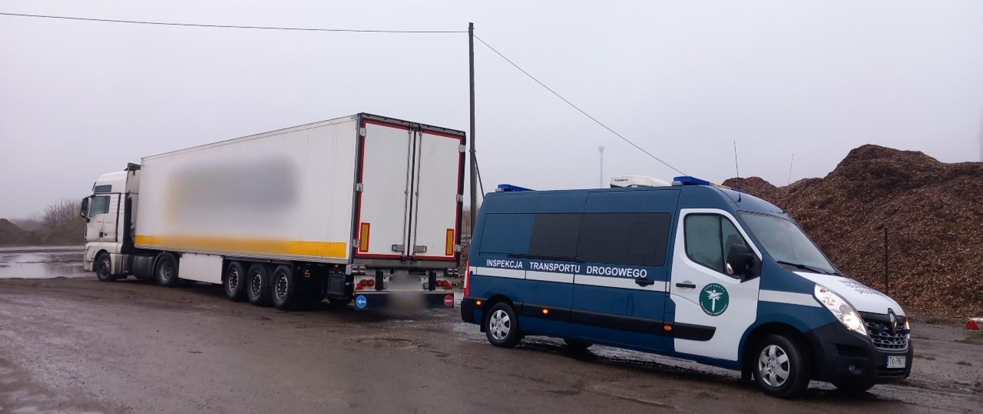 Od lewej: ciągnik siodłowy z podpiętą naczepą i oznakowany furgon świętokrzyskiej Inspekcji Transportu Drogowego.