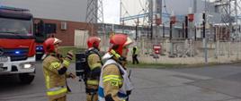 Ćwiczenia w Zielonogórskiej Elektrociepłowni - dowodzący akcją strażak