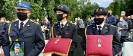 Zdjęcie przedstawia uroczystości pogrzebowe funkcjonariusza PSP. 