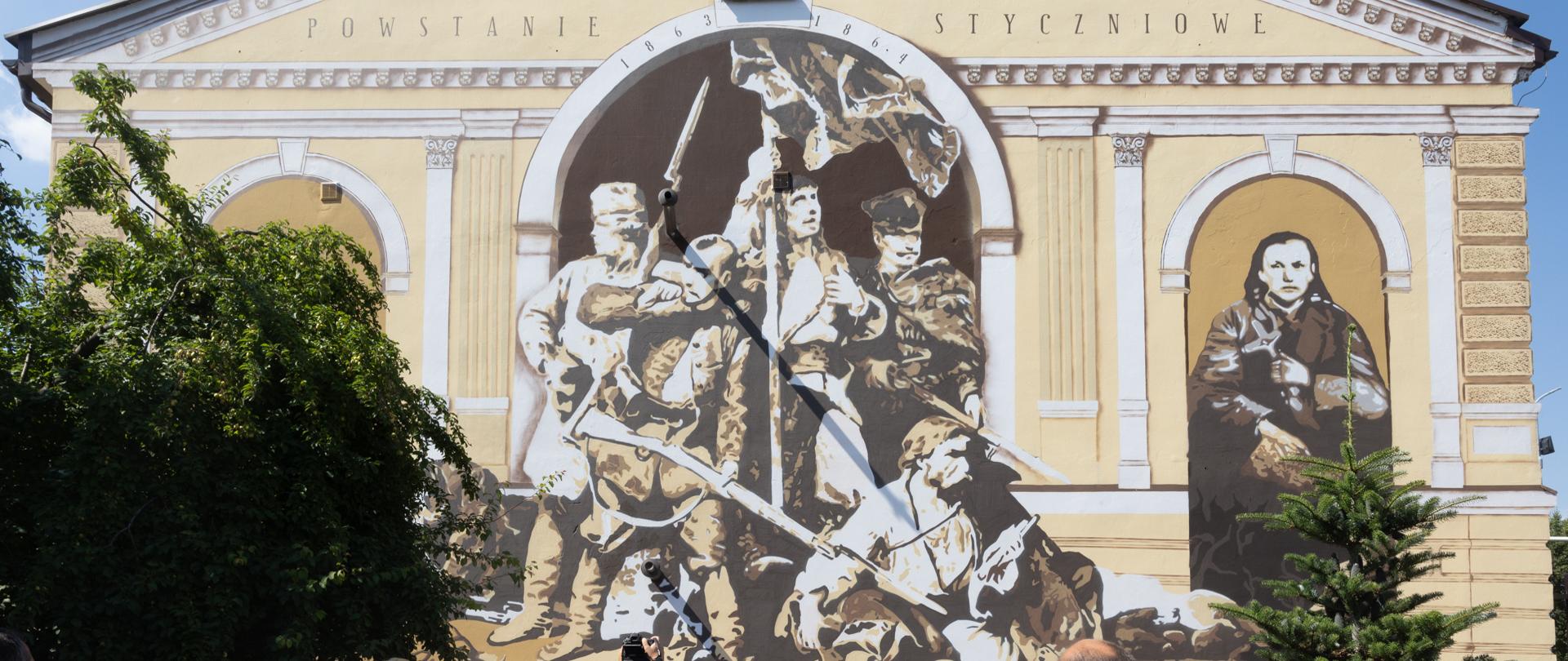 Odsłonięcie muralu poświęconego bohaterom Powstania Styczniowego w Łukowie z udziałem ministra prof. Piotra Glińskiego, fot. Jacek Domiński