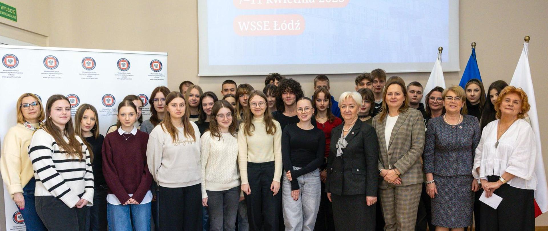 Pamiątkowa fotografia uczestników Dni Otwartych Państwowej Inspekcji Sanitarnej 