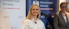 zdjęcie minister zdrowia Jolanty Sobierańskiej-Grendy z konferencji prasowej w Instytucie Hematologii i Transfuzjologii