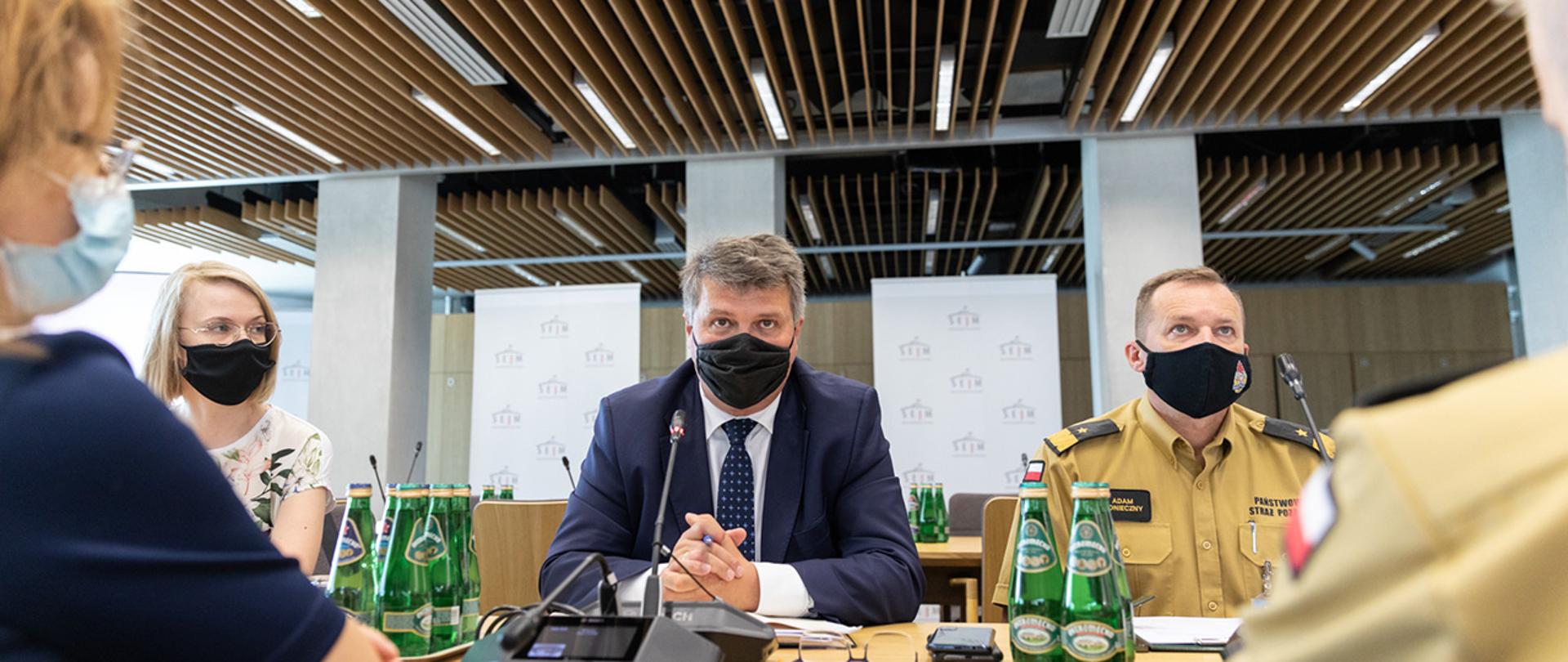 Wiceminister Mariusz Wąsik na posiedzeniu Sejmowej Podkomisji ds. rozwoju i promocji OSP