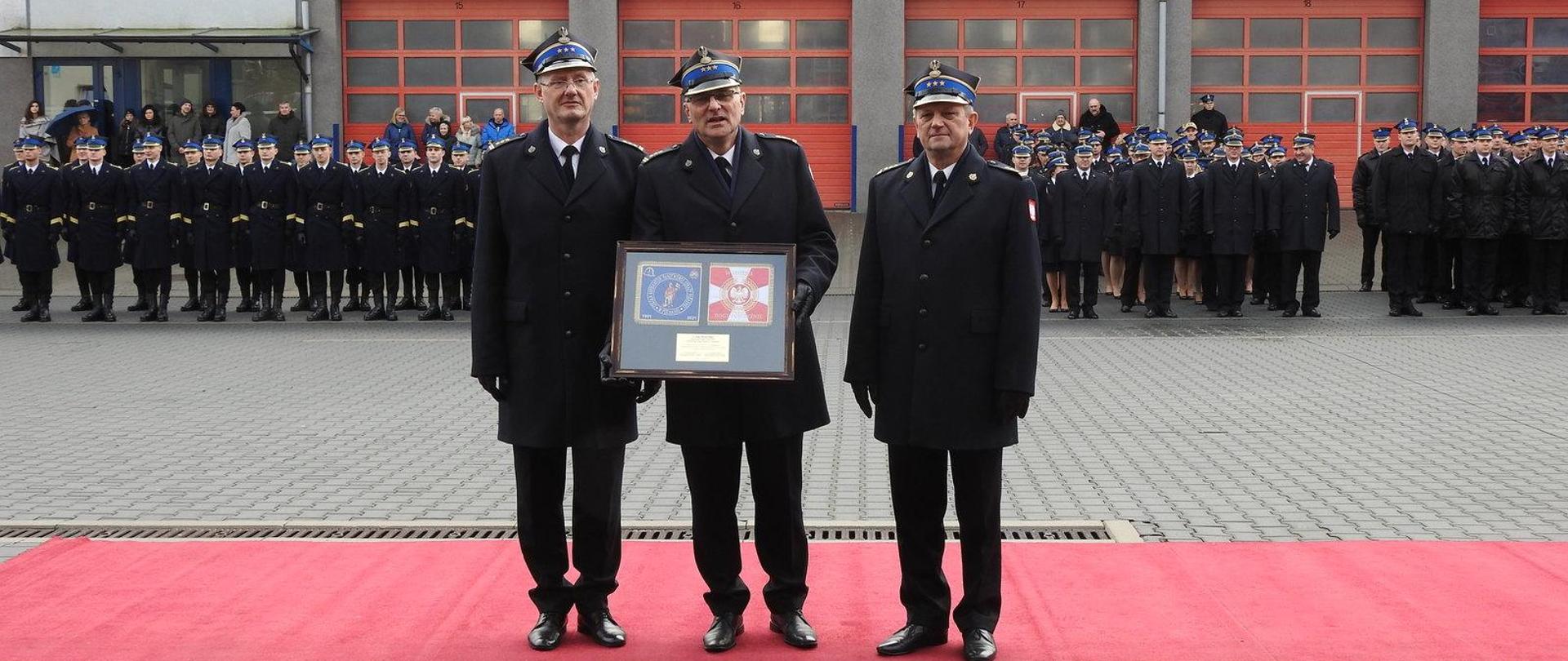 Komendanci odchodzący na emeryturę.