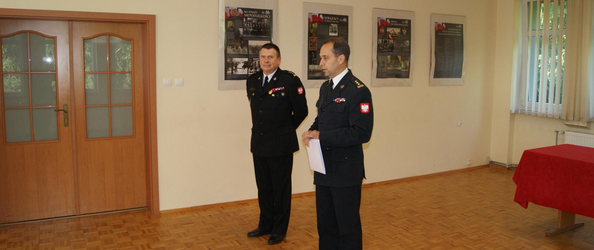 Powitanie nowego komendanta miejskiego PSP w Koszalinie st. bryg. Jacka Szpuntowicza. Przemówienie st. bryg. Mirosława Pendera