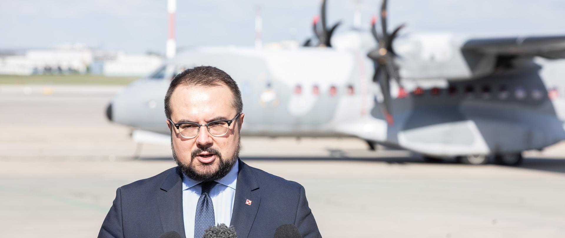 Minister Pawel Jablonski before departure of doctors to Tajikistan