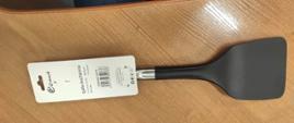  Łyżka kuchenna czarna z Etykietą i kodem kreskowym
