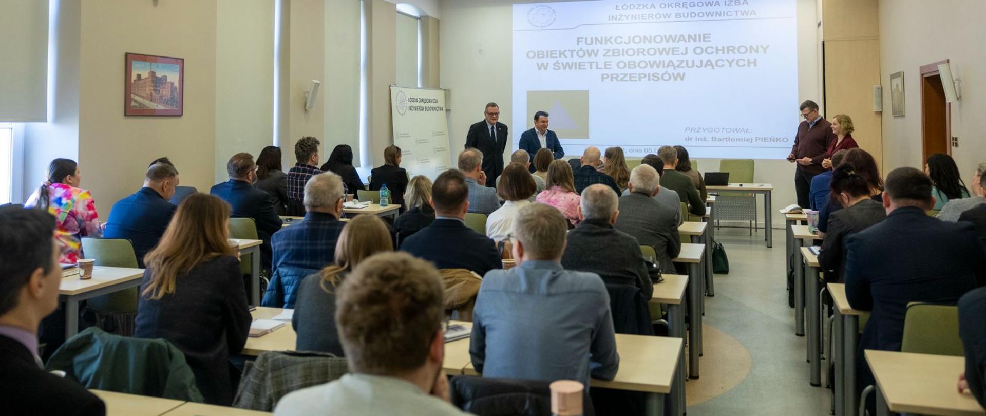 Uczestnicy szkolenia nt. funkcjonowania obiektów zbiorowej ochrony w świetle obowiązujących przepisów.