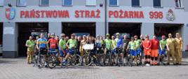Zdjęcie grupowe wszystkich kolarzy oraz wszystkich funkcjonariuszy tut. Komendy, którzy uczestniczyli w spotkaniu z kolarzami