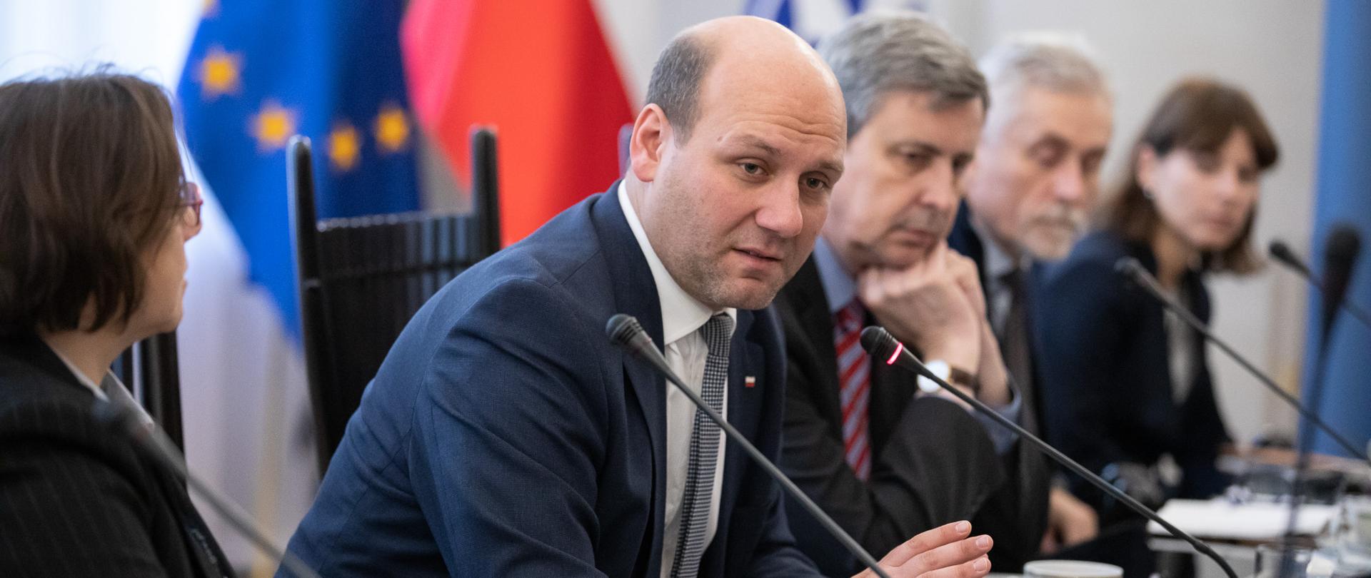 Wiceminister Szymon Szynkowski vel Sęk na podsumowaniu polskiego przewodnictwa w Procesie Berlińskim