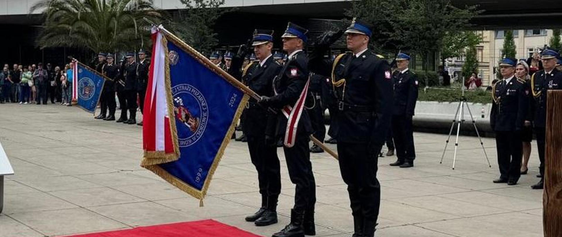 Obchody Dnia Strażaka, połączone z uroczystością nadania sztandaru Komendzie oraz rocznicą 150-lecia Chorzowskiej Straży Pożarnej.