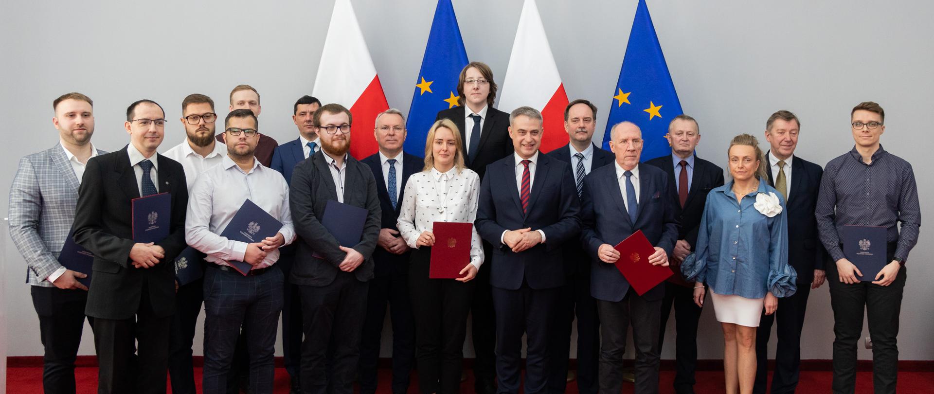 Wręczenie listów gratulacyjnych i podziękowań