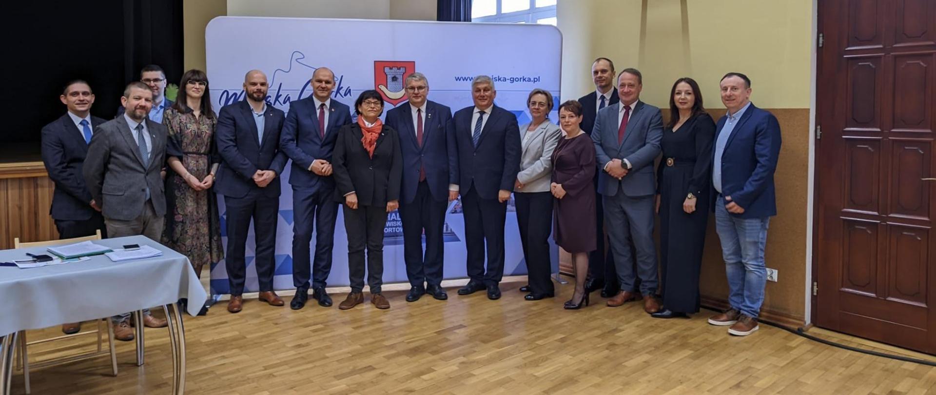 Samorząd Województwa Wielkopolskiego przekazał na rzecz Wód Polskich, czyli Skarbu Państwa nieruchomości stanowiące własność województwa pod budowę o powierzchni ponad 43 hektarów.