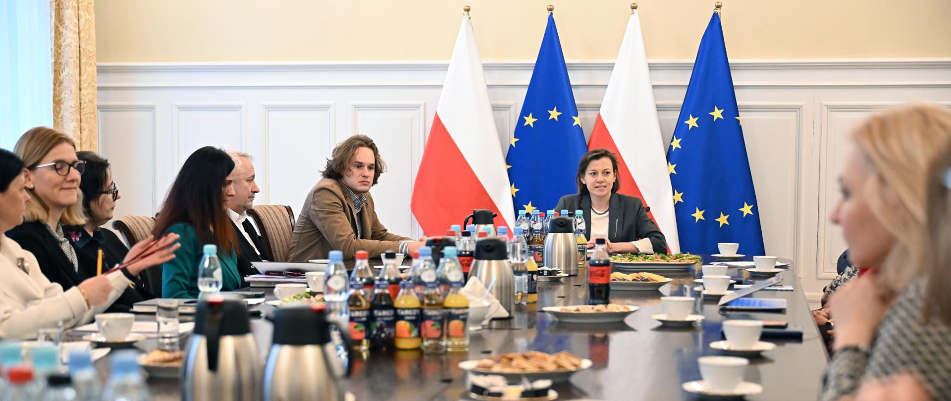 Spotkanie wiceministry Zuzanny Rudzińskiej-Bluszcz poświęcone zmianom w sądownictwie rodzinnym 