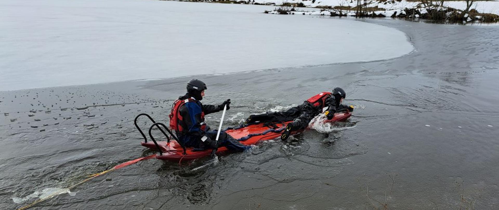 Ćwiczenia z ratownictwa lodowego.