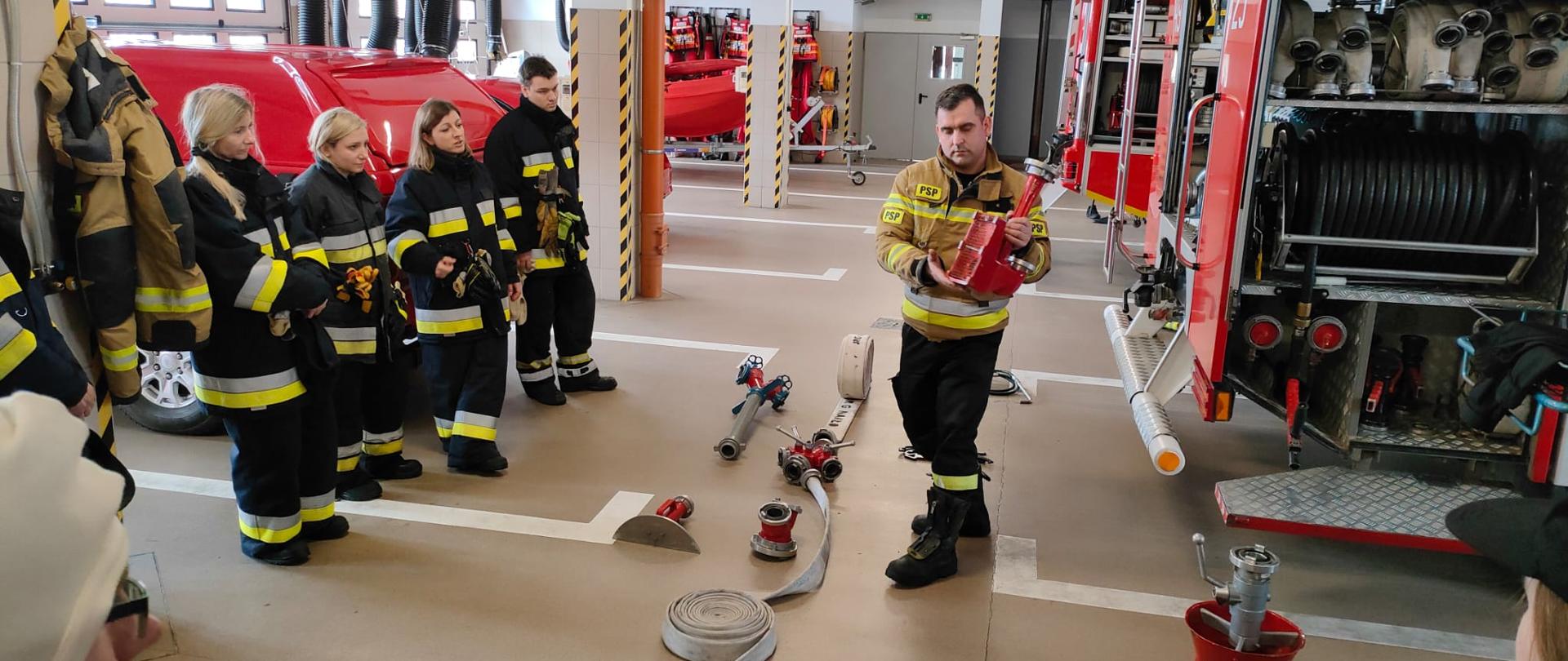 Na zdjęciu uczestnicy szkolenia podstawowego