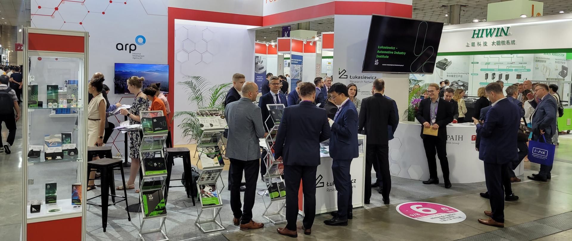 Polskie stoisko podczas targów branży półprzewodników SEMICON Taiwan.