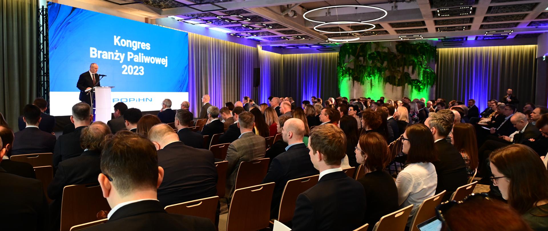 wiceminister Piotr Dziadzio podczas Kongresu Branży Paliwowej 2023