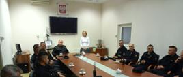 Zdjęcie przedstawia spotkanie robocze strażaków z Poseł na Sejm RP. 